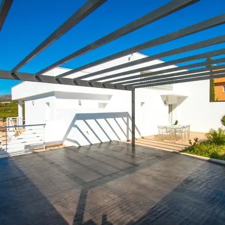 Noam Villa *
